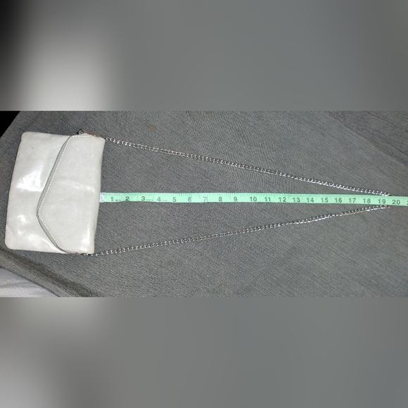 HOBO GRAY LEATHER CROSSBODY BAG WITH CHAIN STRAP 7"x5" MAGNETIC CLOSURE - Picture 16 of 16